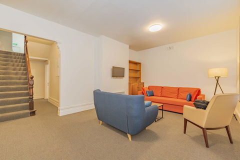 4 Bedroom House - Hobart CBD - Free Parking - Free WIFI - Great Ocean Road Tourism 6