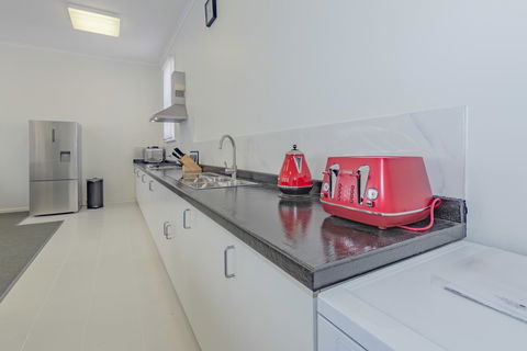 4 Bedroom House - Hobart CBD - Free Parking - Free WIFI - Great Ocean Road Tourism 2