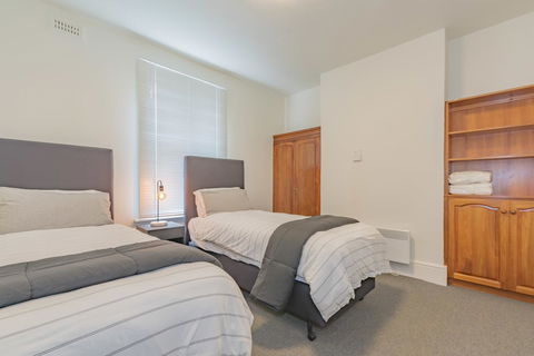 4 Bedroom House - Hobart CBD - Free Parking - Free WIFI - Great Ocean Road Tourism 1