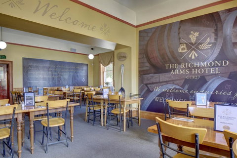The Richmond Arms Hotel - Great Ocean Road Tourism 10
