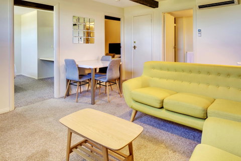 The Richmond Arms Hotel - Great Ocean Road Tourism 3