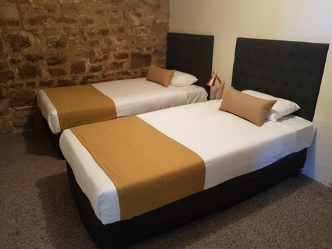 The Richmond Arms Hotel - Great Ocean Road Tourism 8