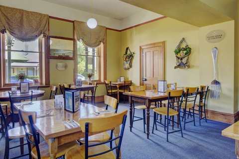 The Richmond Arms Hotel - Great Ocean Road Tourism 11