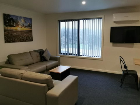 Youngtown Executive Apartments - 2BR Included, Free Parking & Wifi, Sofa Bed & Cot Fee Applies - Great Ocean Road Tourism 3