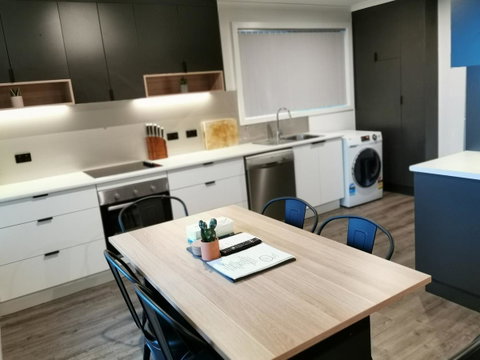 Youngtown Executive Apartments - 2BR Included, Free Parking & Wifi, Sofa Bed & Cot Fee Applies - Great Ocean Road Tourism 30