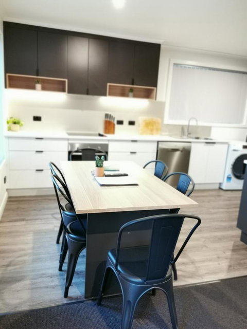 Youngtown Executive Apartments - 2BR Included, Free Parking & Wifi, Sofa Bed & Cot Fee Applies - Great Ocean Road Tourism 31