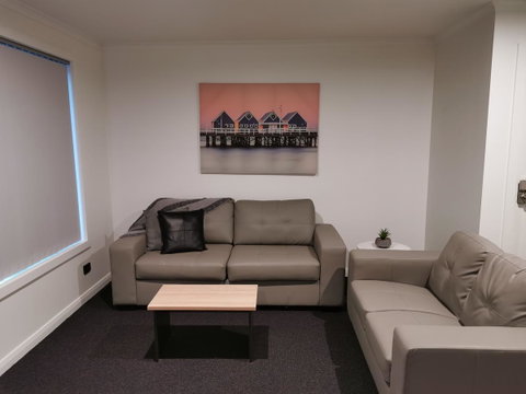 Youngtown Executive Apartments - 2BR Included, Free Parking & Wifi, Sofa Bed & Cot Fee Applies - Great Ocean Road Tourism 4