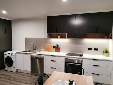 Youngtown Executive Apartments - 2BR Included, Free Parking & Wifi, Sofa Bed & Cot Fee Applies - Great Ocean Road Tourism 1