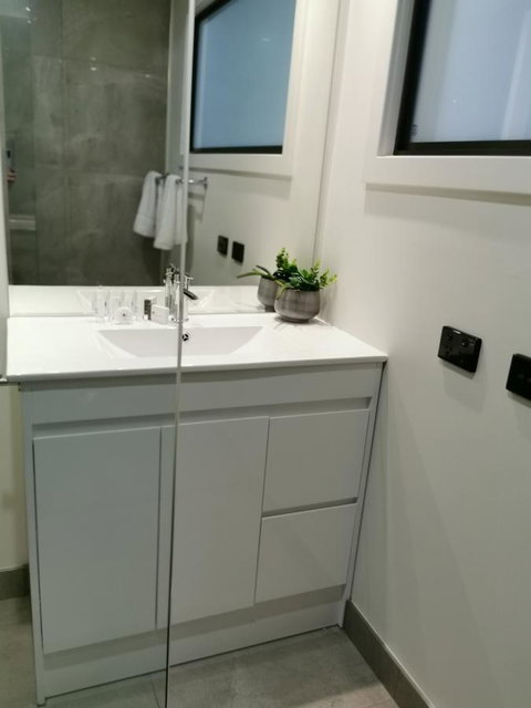 Youngtown Executive Apartments - 2BR Included, Free Parking & Wifi, Sofa Bed & Cot Fee Applies - Great Ocean Road Tourism 6