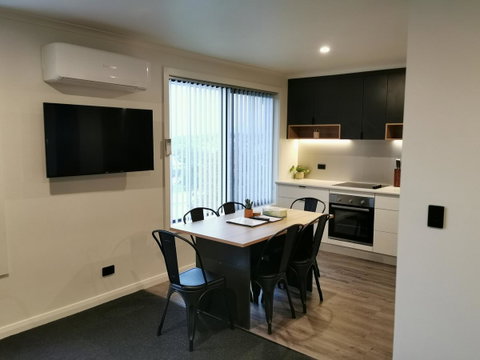 Youngtown Executive Apartments - 2BR Included, Free Parking & Wifi, Sofa Bed & Cot Fee Applies - Great Ocean Road Tourism 0