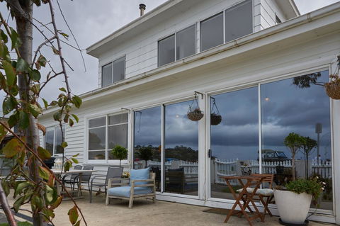 The Ultimate Beach House - Great Ocean Road Tourism 4