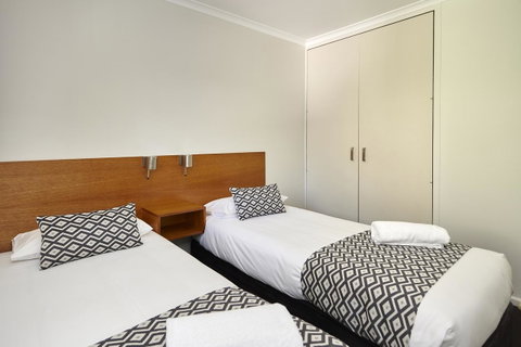 Elphin Serviced Apartments - Great Ocean Road Tourism 24