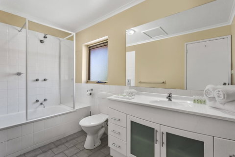 Elphin Serviced Apartments - Great Ocean Road Tourism 38