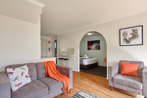 Elphin Serviced Apartments - Great Ocean Road Tourism 11