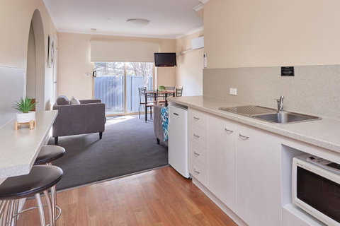 Elphin Serviced Apartments - Great Ocean Road Tourism 8