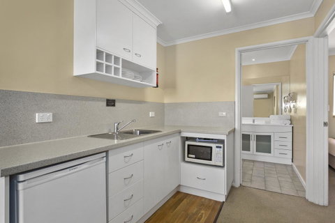 Elphin Serviced Apartments - Great Ocean Road Tourism 39