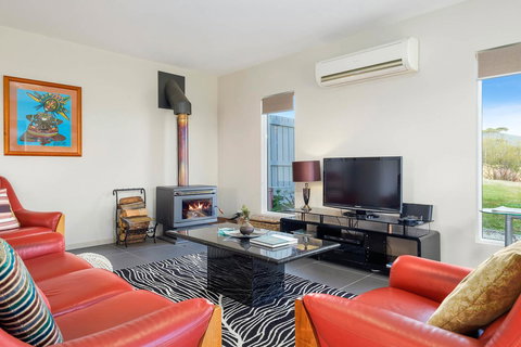 Manfield Seaside Bruny Island - Great Ocean Road Tourism 3