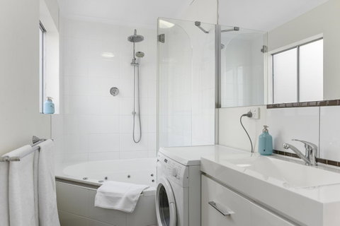 Trinity Hill Apartments - Great Ocean Road Tourism 2