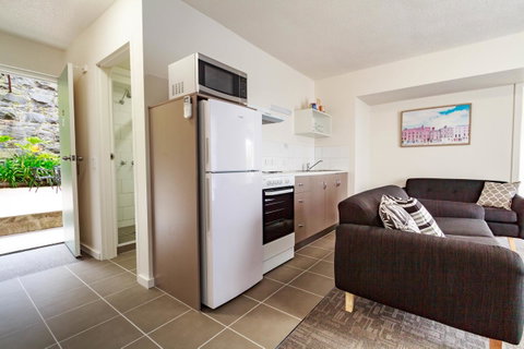 Adina Place Motel Apartments - Great Ocean Road Tourism 16