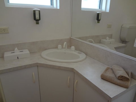 Adina Place Motel Apartments - Great Ocean Road Tourism 31