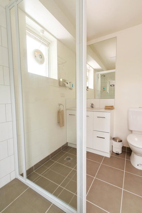 Adina Place Motel Apartments - Great Ocean Road Tourism 3
