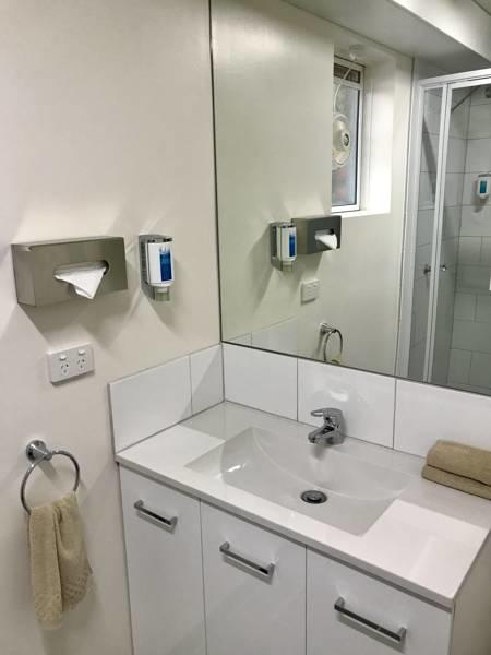 Adina Place Motel Apartments - Great Ocean Road Tourism 9