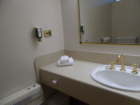 Commodore Regent - Great Ocean Road Tourism 44