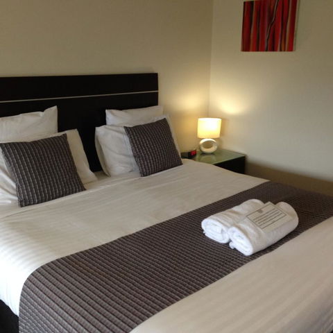 Commodore Regent - Great Ocean Road Tourism 10