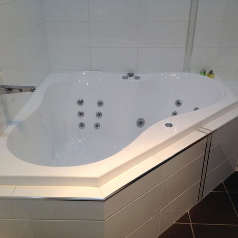 Commodore Regent - Great Ocean Road Tourism 13