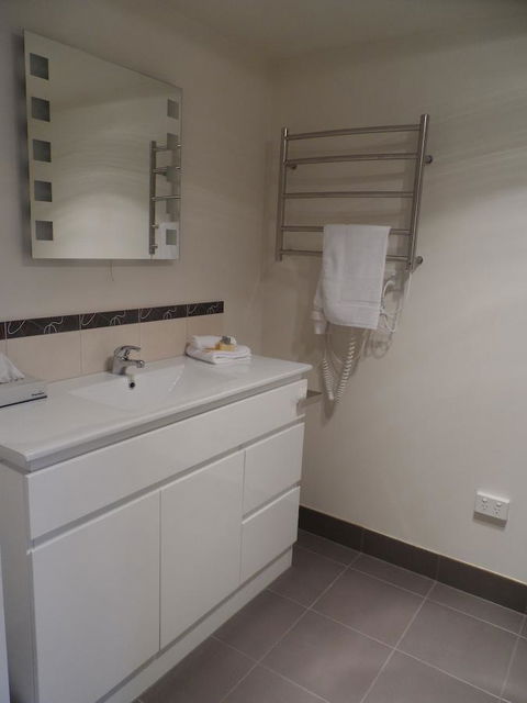 Commodore Regent - Great Ocean Road Tourism 24