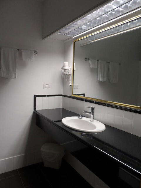 Commodore Regent - Great Ocean Road Tourism 23