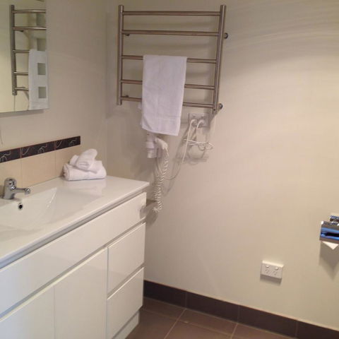 Commodore Regent - Great Ocean Road Tourism 9