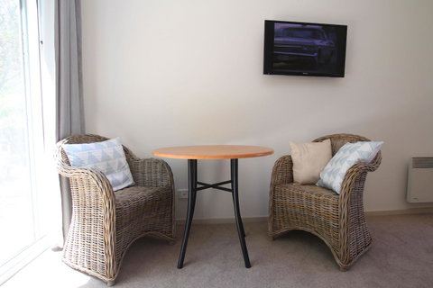 Richmond Coachmans Rest - Great Ocean Road Tourism 15