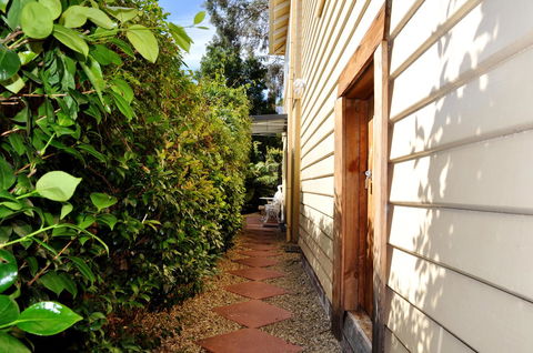 Belton Apartments-Hedge Cottage - Great Ocean Road Tourism 5