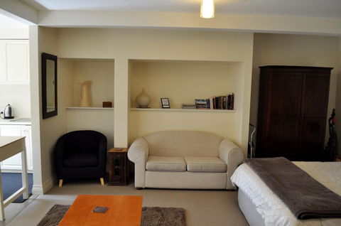 Belton Apartments-Hedge Cottage - Great Ocean Road Tourism 6