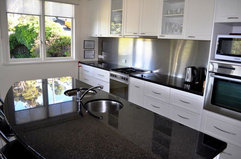 Belton Apartments-Hedge Cottage - Great Ocean Road Tourism 25