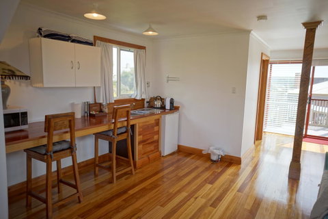 @ The Beach & Not Quite @ The Beach Holiday Cottages - Stanley - Great Ocean Road Tourism 4
