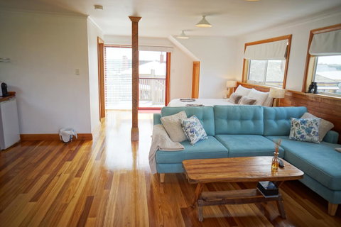 @ The Beach & Not Quite @ The Beach Holiday Cottages - Stanley - Great Ocean Road Tourism 5