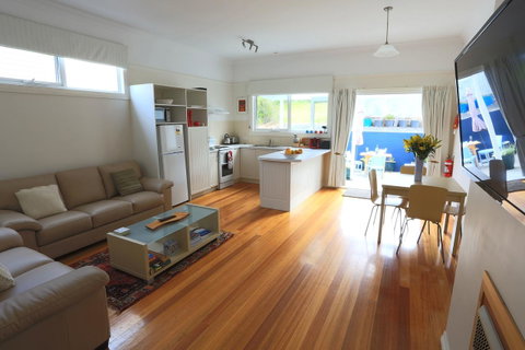 @ The Beach & Not Quite @ The Beach Holiday Cottages - Stanley - Great Ocean Road Tourism 22