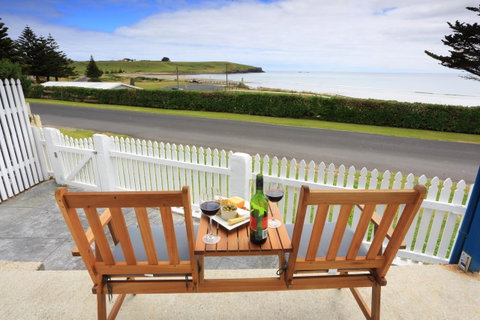 @ The Beach & Not Quite @ The Beach Holiday Cottages - Stanley - Great Ocean Road Tourism 7