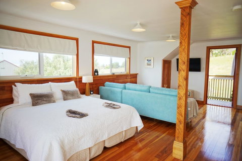 @ The Beach & Not Quite @ The Beach Holiday Cottages - Stanley - Great Ocean Road Tourism 6