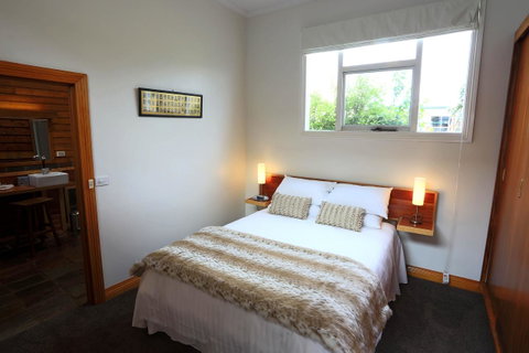 @ The Beach & Not Quite @ The Beach Holiday Cottages - Stanley - Great Ocean Road Tourism 12