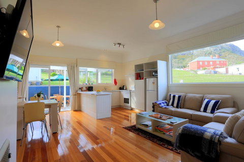 @ The Beach & Not Quite @ The Beach Holiday Cottages - Stanley - Great Ocean Road Tourism 17