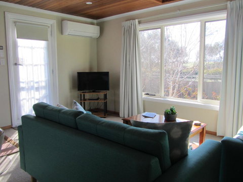 Elm Trees Accommodation @ Ross - Great Ocean Road Tourism 15