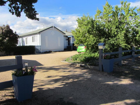 Elm Trees Accommodation @ Ross - Great Ocean Road Tourism 1