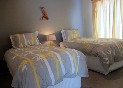 Elm Trees Accommodation @ Ross - Great Ocean Road Tourism 9