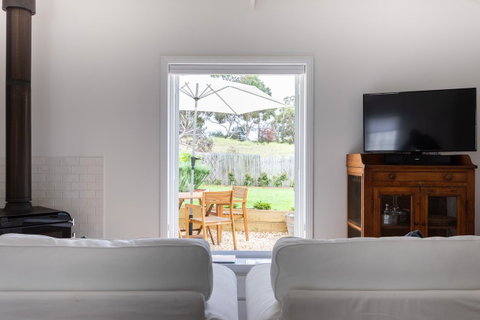 A Cottage In Richmond - Great Ocean Road Tourism 0