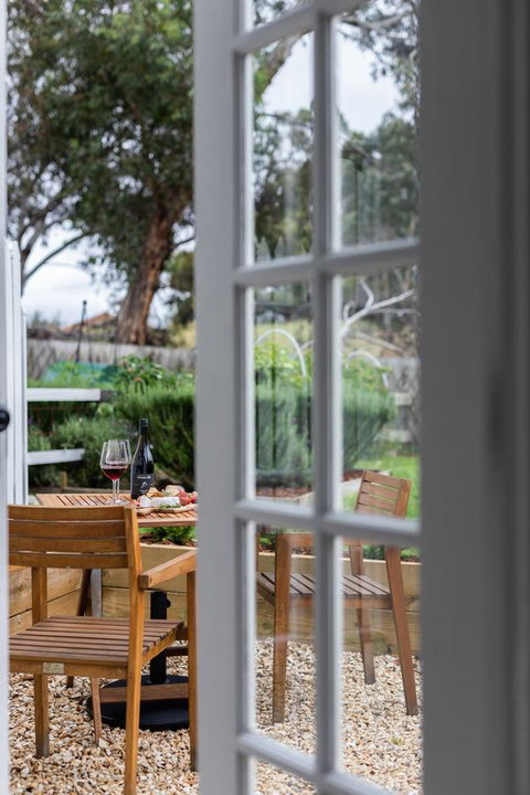 A Cottage In Richmond - Great Ocean Road Tourism 3