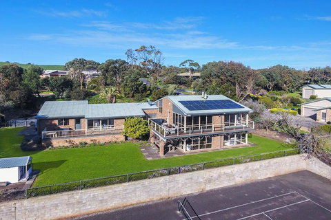 Nevertire - Great Ocean Road Tourism 3