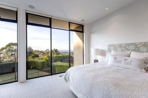 Newhaven Luxury Family Home With Bay Views, Large Pool, Jacuzzi, Tennis Court, Playground - Great Ocean Road Tourism 2